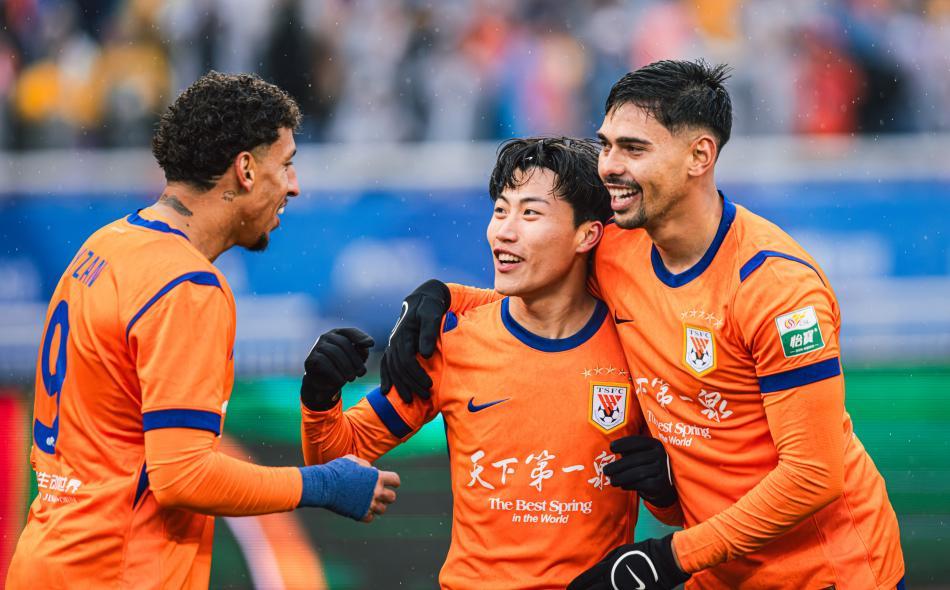 九游云游戏-掌声喝彩的泰山背后,落寞中超学霸:又该何去何从?